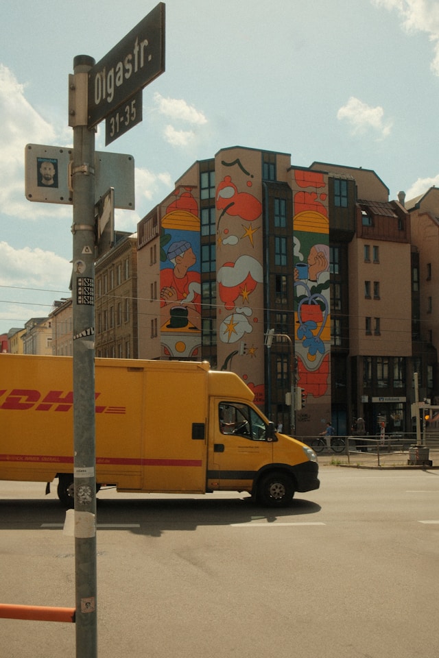 DHL